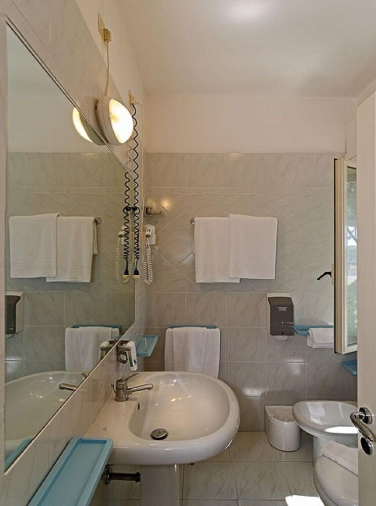 Hotel Le Ginestre Lido di Camaiore Eksteriør bilde